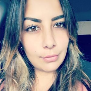 Meet your Posher, Malia